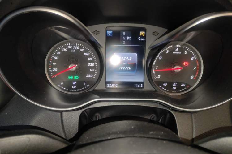 Used Mercedes-Benz C-Class 2015 Facelift C 180 L Odometer Close Up