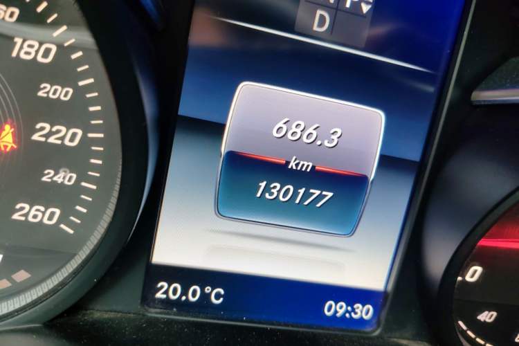 Used Mercedes-Benz C-Class 2015 Revised C 200 L Sport Edition Odometer Close Up