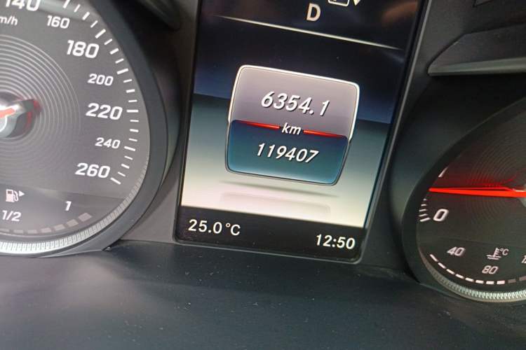 Used Mercedes-Benz C-Class 2015 C 200 Sport Edition 4MATIC Odometer Close Up