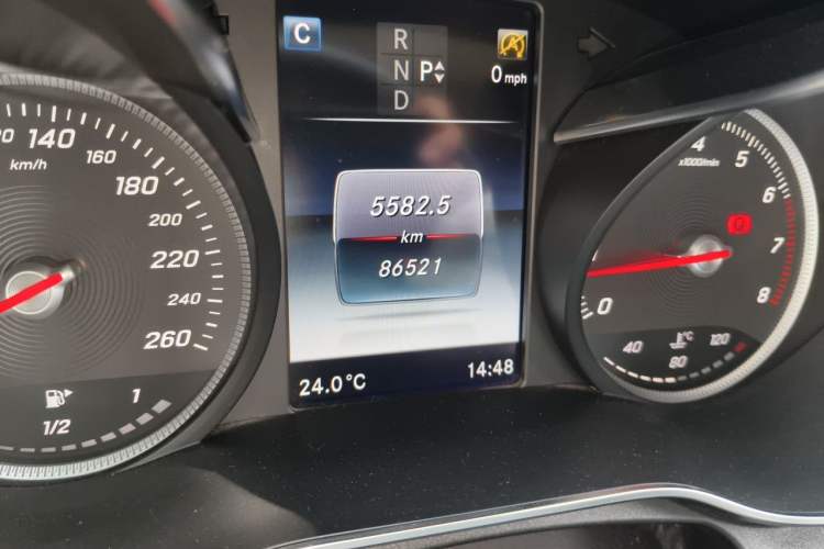 Used Mercedes-Benz C-Class 2015 Revised C 200 L Sport Edition Odometer Close Up