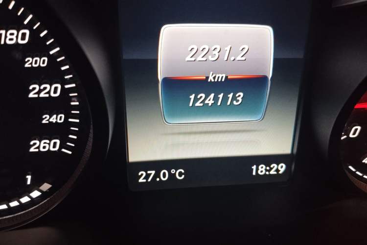Used Mercedes-Benz C-Class 2015 C 200 L Sport Edition Odometer Close Up