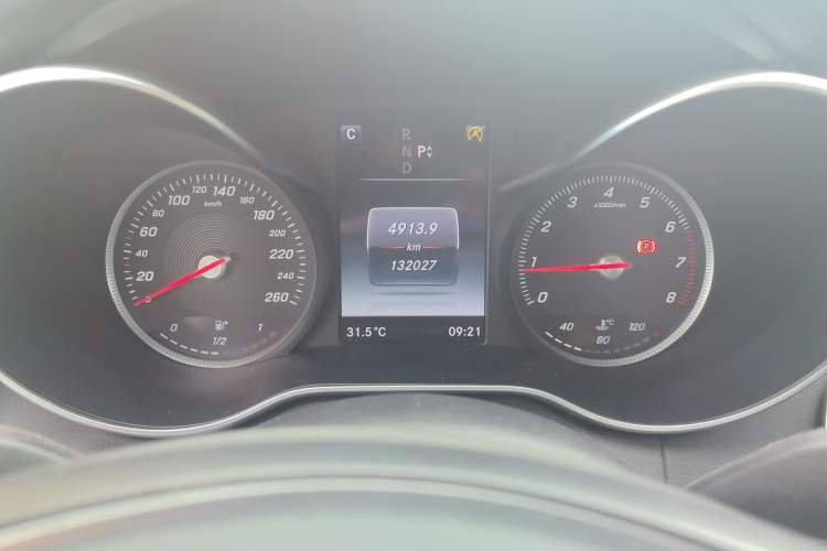 Used Mercedes-Benz C-Class 2015 C 200 L 4MATIC Sport Edition Odometer Close Up