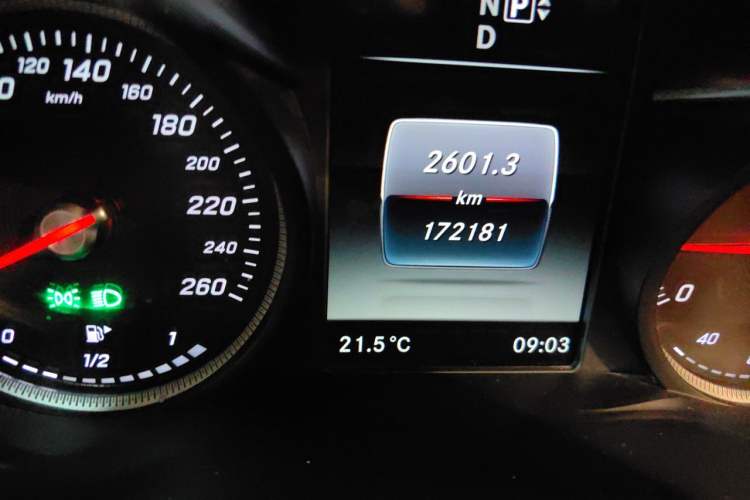 Used Mercedes-Benz C-Class 2015 Revised C 200 L Sport Edition Odometer Close Up
