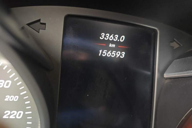 Used Mercedes-Benz C-Class 2015 Revised C 200 L Sport Edition Odometer Close Up