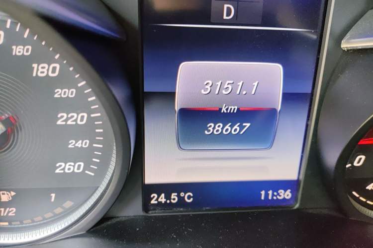 Used Mercedes-Benz C-Class 2015 Facelift C 180 L Odometer Close Up