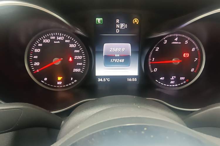 Used Mercedes-Benz C-Class 2015 Revised C 200 L Sport Edition Odometer Close Up