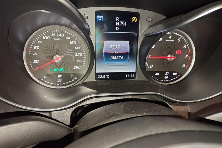 Used Mercedes-Benz C-Class 2015 C 200 L Odometer Close Up