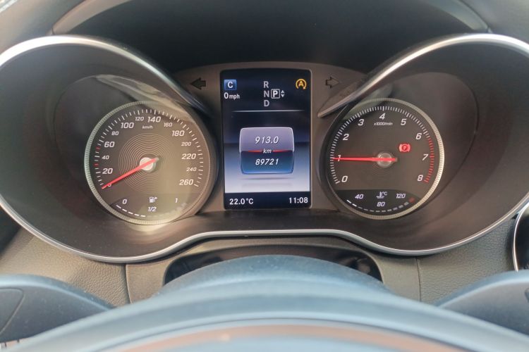 Used Mercedes-Benz C-Class 2015 Revised C 200 L Sport Edition Odometer Close Up