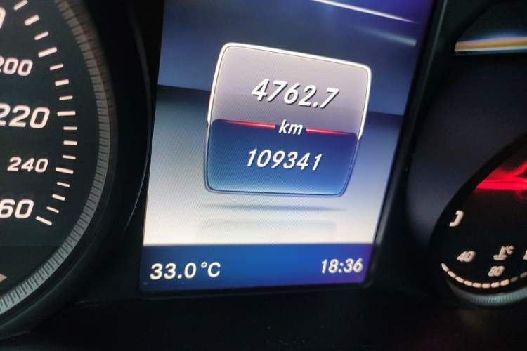 Used Mercedes-Benz C-Class 2015 Revised C 200 L Sport Edition Odometer Close Up