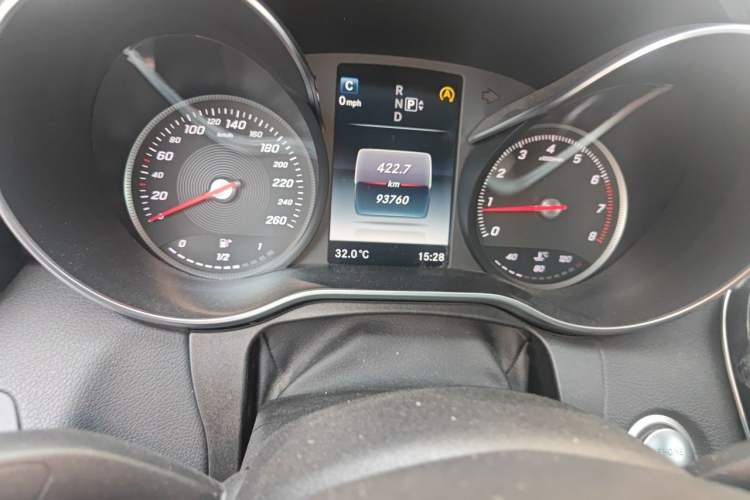 Used Mercedes-Benz C-Class 2015 C 180 L Sport Edition Odometer Close Up
