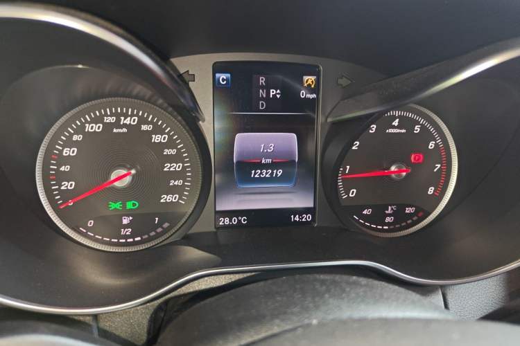 Used Mercedes-Benz C-Class 2015 Revised C 200 L Sport Edition Odometer Close Up