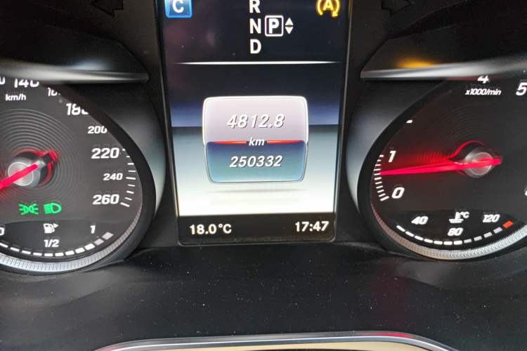 Used Mercedes-Benz C-Class 2015 C 180 L Sport Edition Odometer Close Up