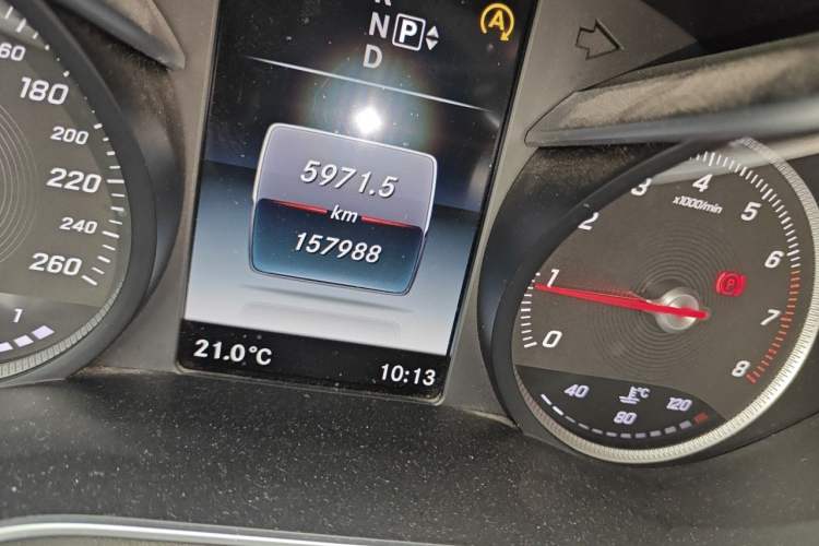 Used Mercedes-Benz C-Class 2015 Facelift C 200 L Odometer Close Up