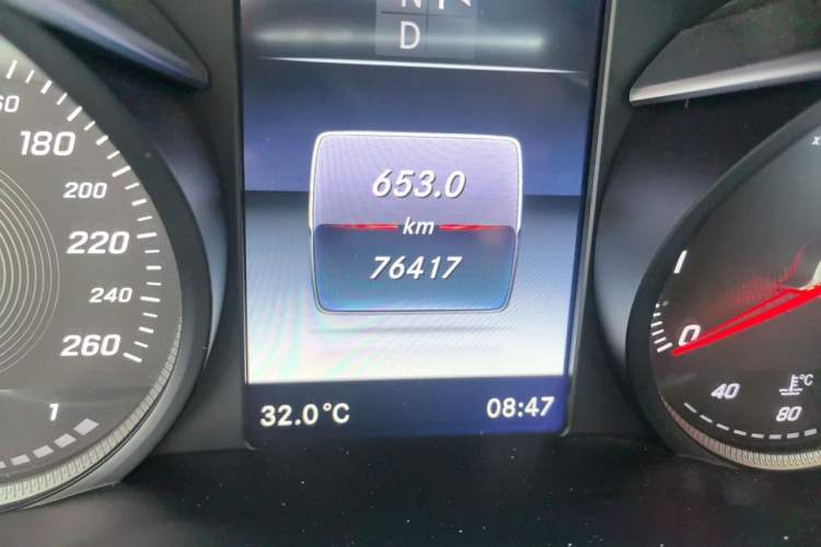 Used Mercedes-Benz C-Class 2015 C 200 station wagon Odometer Close Up