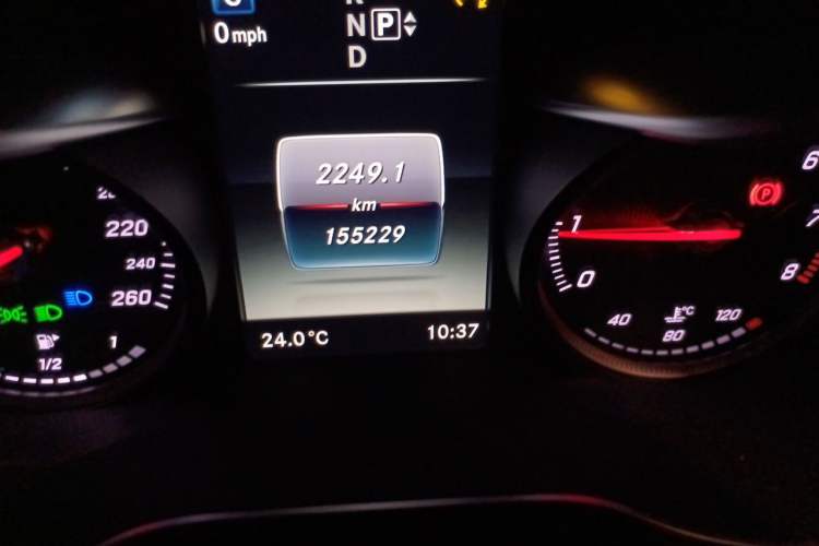 Used Mercedes-Benz C-Class 2015 Revised C 200 L Sport Edition Odometer Close Up