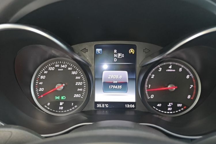 Used Mercedes-Benz C-Class 2015 C 200 L Sport Edition Odometer Close Up