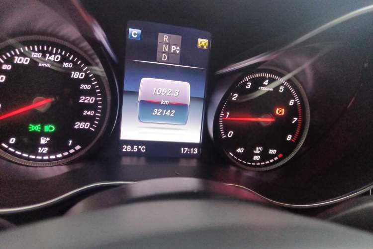 Used Mercedes-Benz C-Class 2015 C 200 station wagon Odometer Close Up