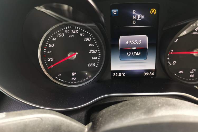 Used Mercedes-Benz C-Class 2015 C 200 L Sport Edition Odometer Close Up
