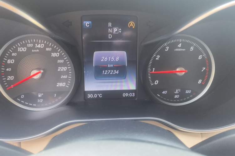 Used Mercedes-Benz C-Class 2015 C 180 L Sport Edition Odometer Close Up