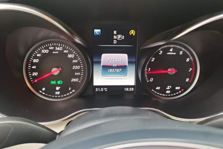 Used Mercedes-Benz C-Class 2015 C 200 L Odometer Close Up