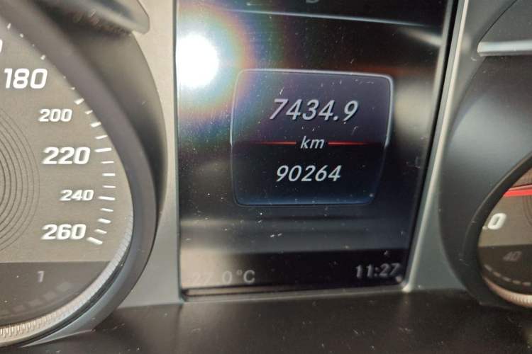 Used Mercedes-Benz C-Class 2015 C 200 L Sport Edition Odometer Close Up