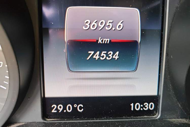 Used Mercedes-Benz C-Class 2015 Revised C 200 L Sport Edition Odometer Close Up