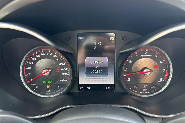 Used Mercedes-Benz C-Class 2015 Revised C 200 L Sport Edition Odometer Close Up