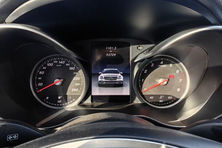 Used Mercedes-Benz C-Class 2015 C 200 station wagon Odometer Close Up