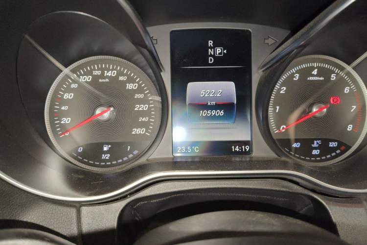 Used Mercedes-Benz C-Class 2015 Facelift C 180 L Odometer Close Up