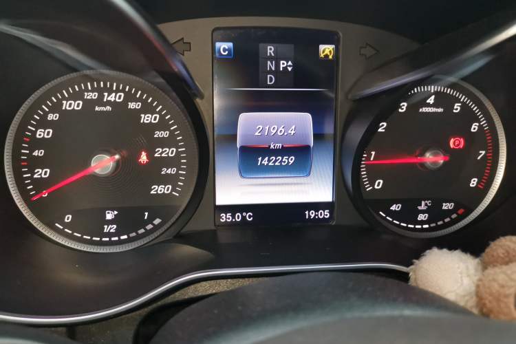 Used Mercedes-Benz C-Class 2015 Revised C 200 L Sport Edition Odometer Close Up