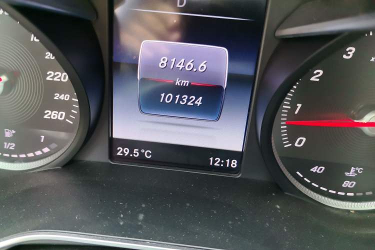 Used Mercedes-Benz C-Class 2015 C 200 station wagon Odometer Close Up