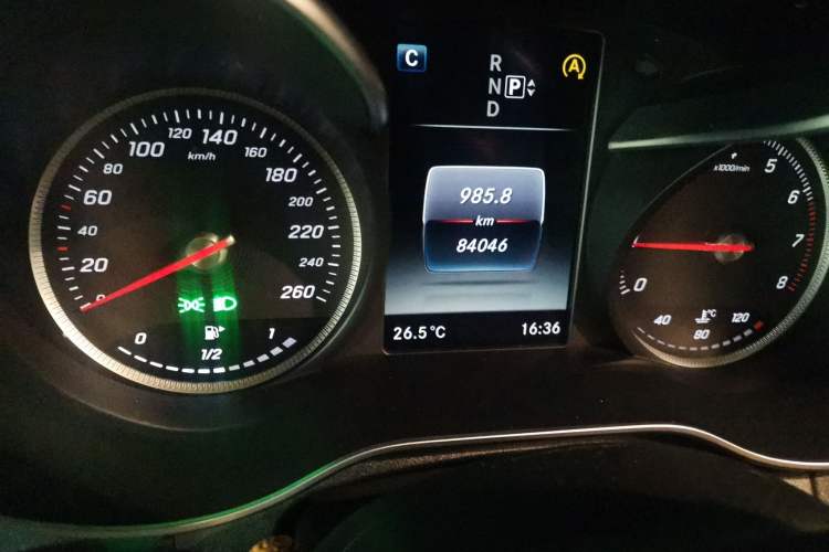 Used Mercedes-Benz C-Class 2015 C 200 L Odometer Close Up