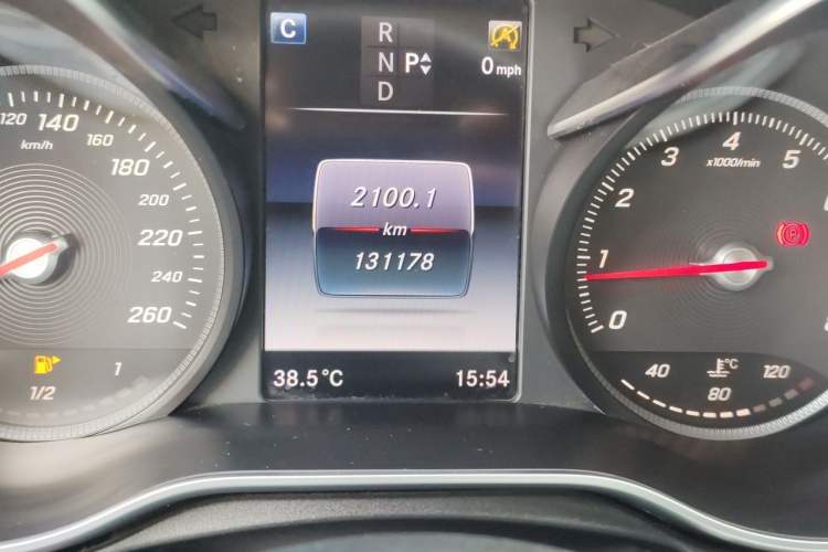 Used Mercedes-Benz C-Class 2015 Revised C 200 L Sport Edition Odometer Close Up