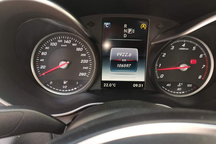 Used Mercedes-Benz C-Class 2015 Revised C 200 L Sport Edition Odometer Close Up