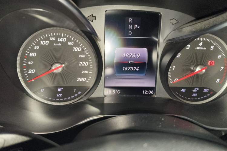 Used Mercedes-Benz C-Class 2015 C 200 station wagon Odometer Close Up