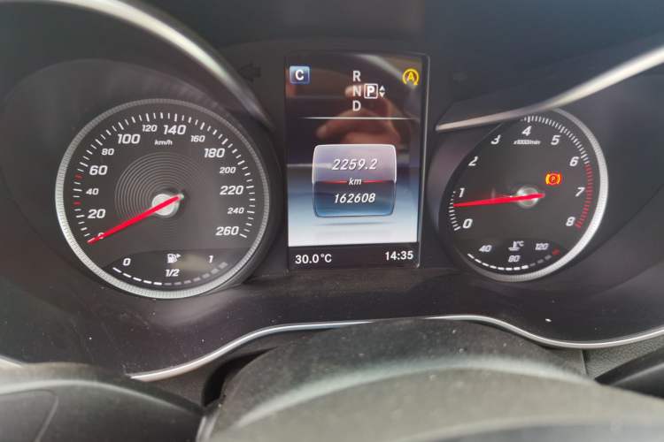 Used Mercedes-Benz C-Class 2015 C 200 L 4MATIC Sport Edition Odometer Close Up