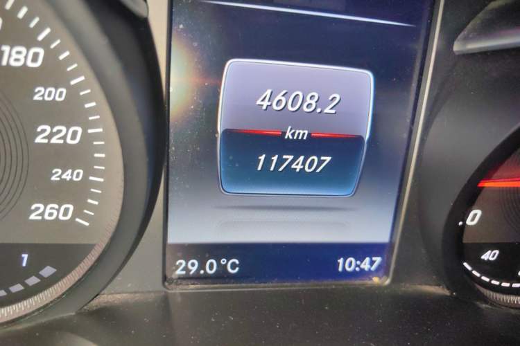 Used Mercedes-Benz C-Class 2015 Revised C 200 L Sport Edition Odometer Close Up