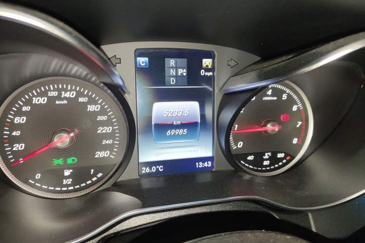 Used Mercedes-Benz C-Class 2015 Revised C 200 L Sport Edition Odometer Close Up
