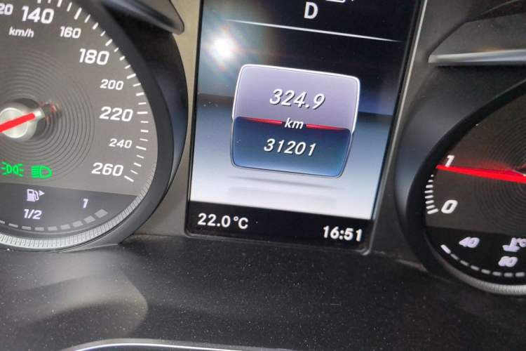 Used Mercedes-Benz C-Class 2015 C 260 L Sport Edition Odometer Close Up
