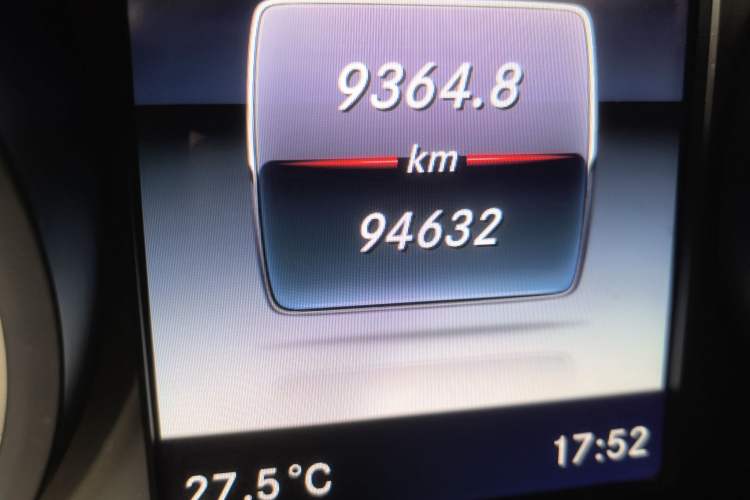 Used Mercedes-Benz C-Class 2015 Revised C 200 L Sport Edition Odometer Close Up