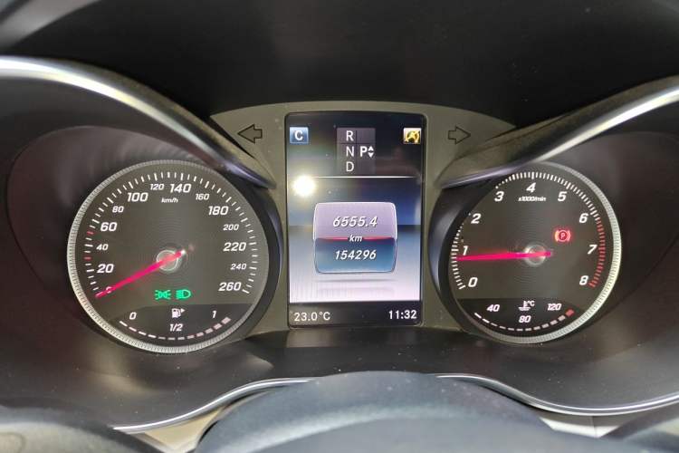 Used Mercedes-Benz C-Class 2015 C 180 L Odometer Close Up