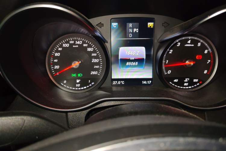 Used Mercedes-Benz C-Class 2015 Revised C 200 L Sport Edition Odometer Close Up