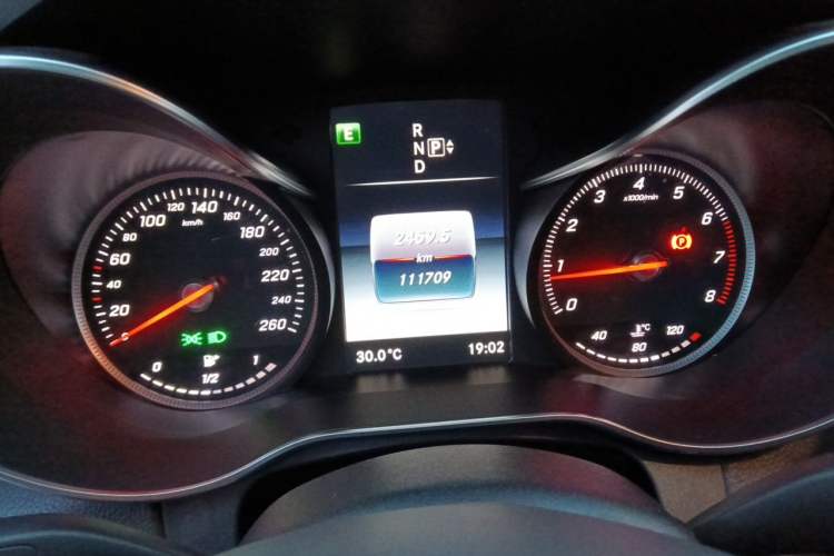 Used Mercedes-Benz C-Class 2015 C 200 L Odometer Close Up