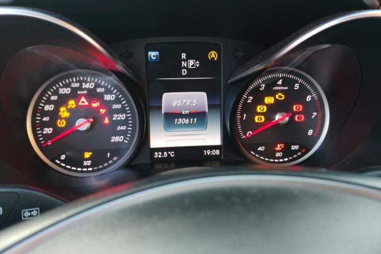 Used Mercedes-Benz C-Class 2015 C 200 station wagon Odometer Close Up