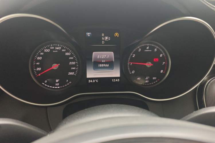Used Mercedes-Benz C-Class 2015 Revised C 200 L Sport Edition Odometer Close Up