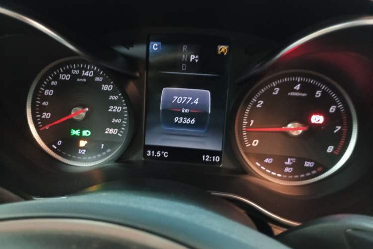 Used Mercedes-Benz C-Class 2015 C 200 station wagon Odometer Close Up