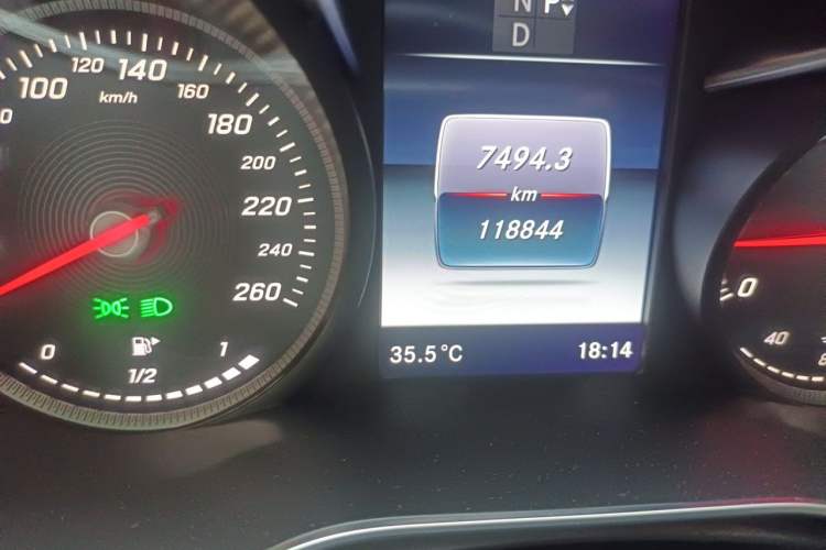 Used Mercedes-Benz C-Class 2015 Revised C 200 L Sport Edition Odometer Close Up