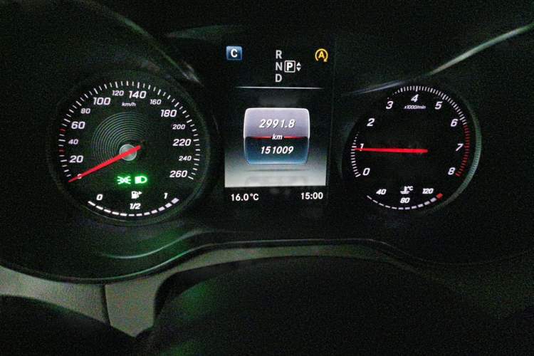 Used Mercedes-Benz C-Class 2015 C 200 L Odometer Close Up