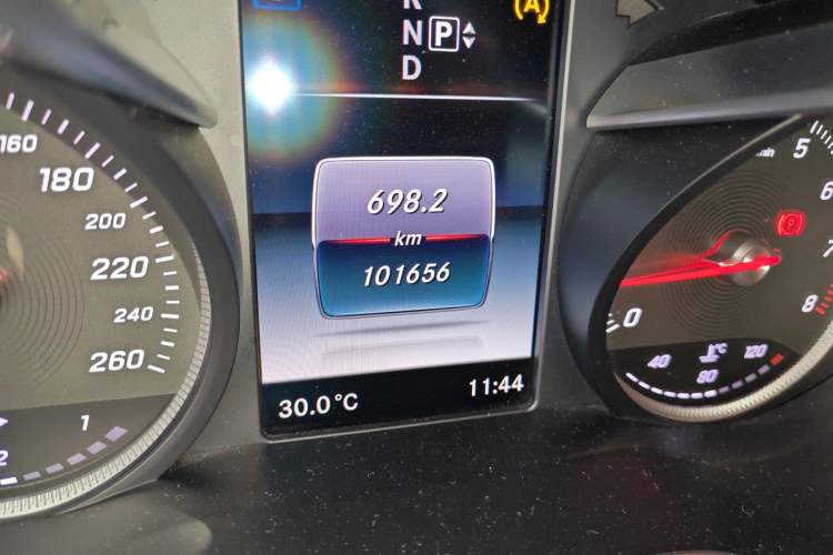 Used Mercedes-Benz C-Class 2015 C 200 Sport Edition 4MATIC Odometer Close Up