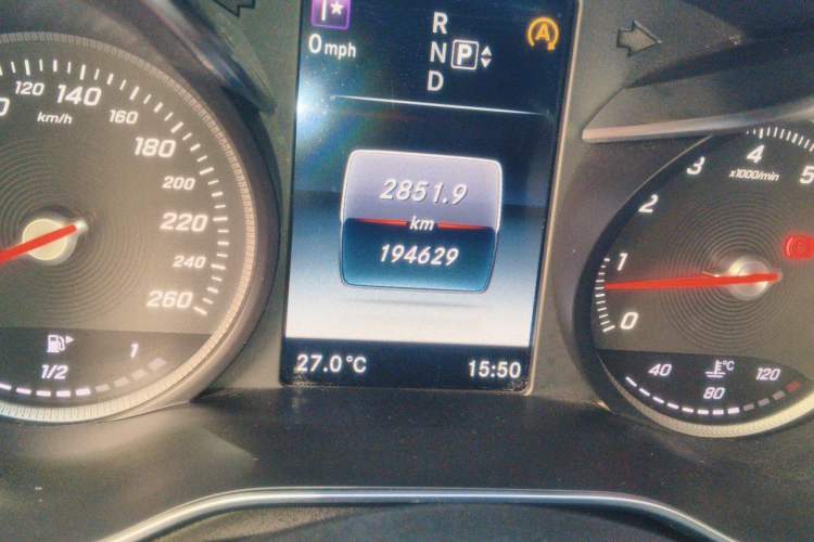 Used Mercedes-Benz C-Class 2015 C 200 L Odometer Close Up